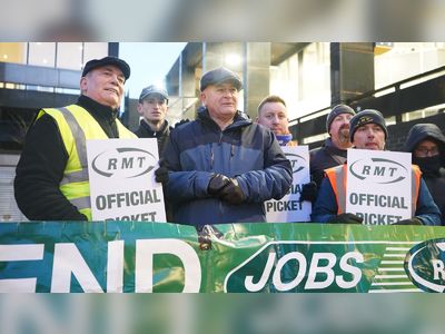 Rail strikes: Pay deal 'achievable' between train companies and unions, RMT boss Mick Lynch says