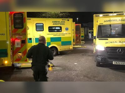 Ambulance staff strikes: Eluned Morgan hopeful of 999 response