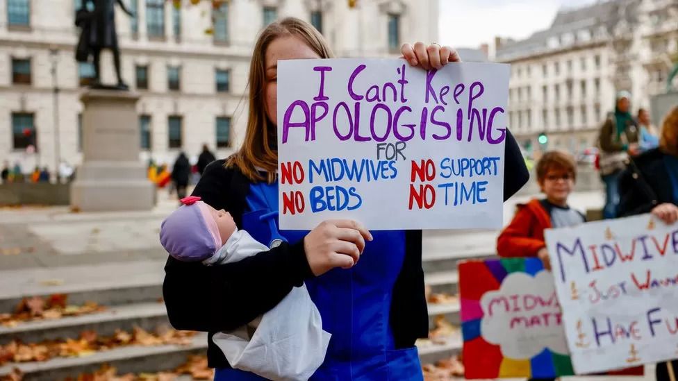 Welsh midwives vote to strike, but England turnout too low