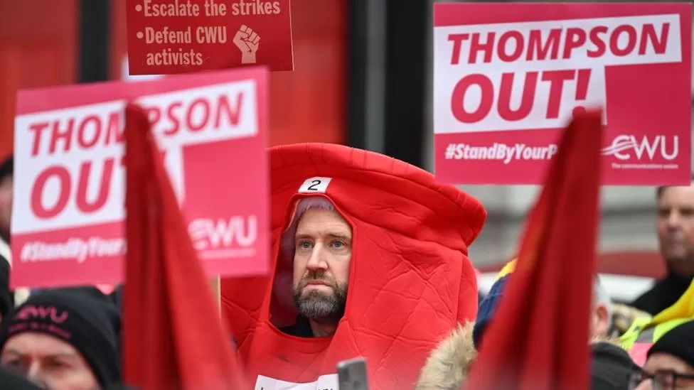 Royal Mail workers begin wave of Christmas strikes