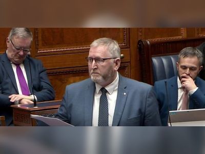 Beattie under fire for 'whine like a girl' remarks