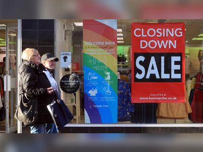 Nearly 50 shops shut down a day in 2022 - up nearly 50% on 2021