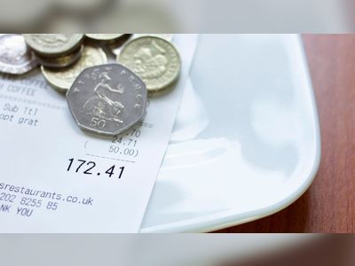 New bill guaranteeing tips for hospitality workers moves closer to becoming law