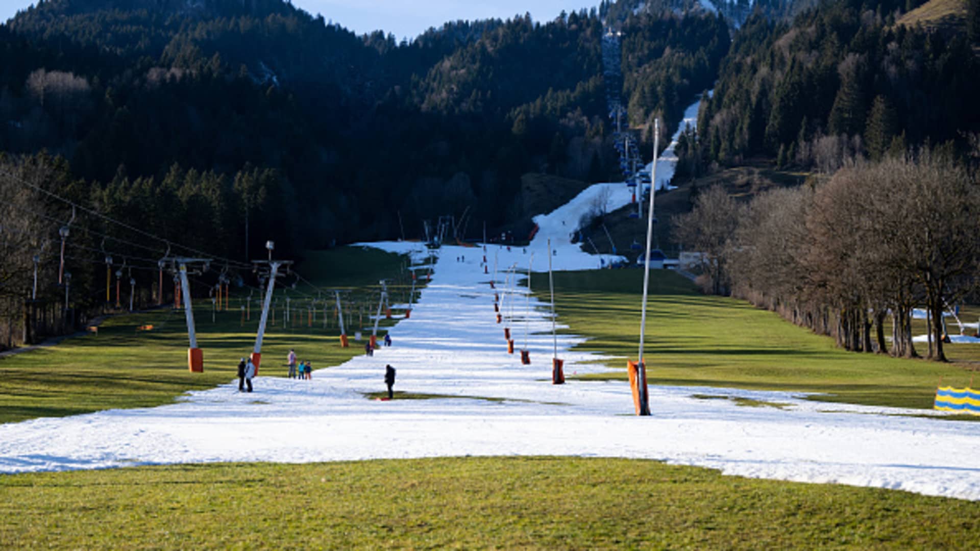 Europe starts 2023 with historic winter heatwave; snow shortage forces ski resorts to close