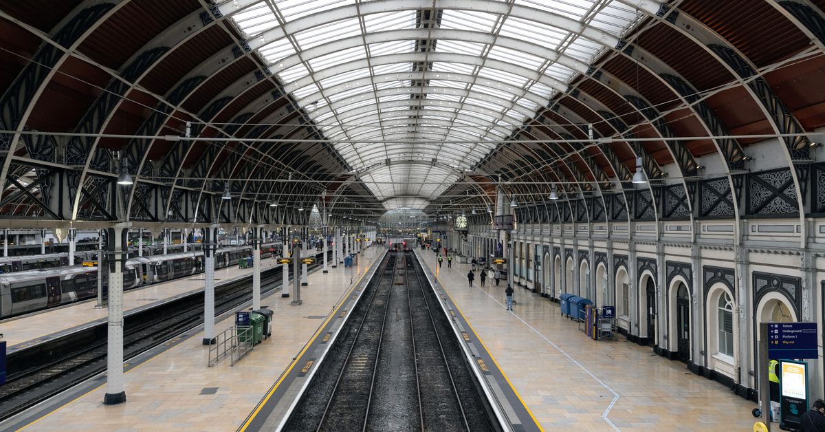 British rail workers start new year with week-long strike