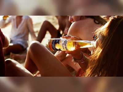 A major beer maker says shoppers are finally balking at rising prices — and it could signal inflation's near its peak