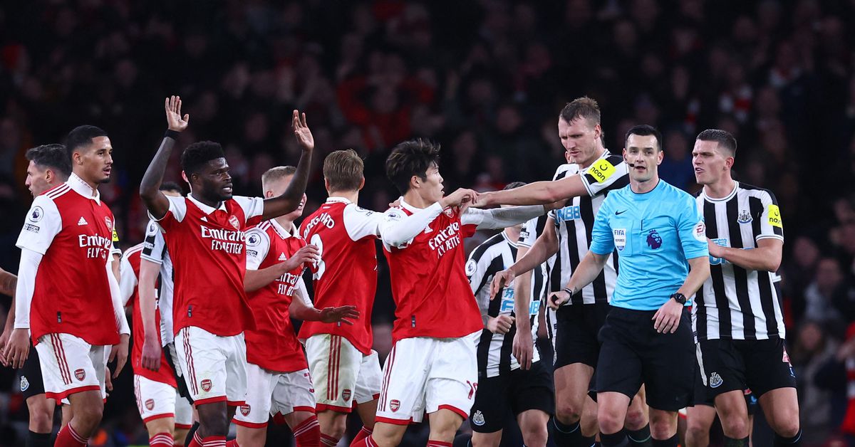 Leaders Arsenal held by Newcastle, Man United win again