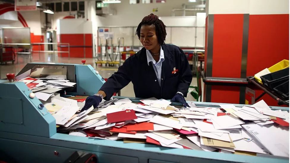 Royal Mail tells people not to send post abroad due to 'cyber incident'
