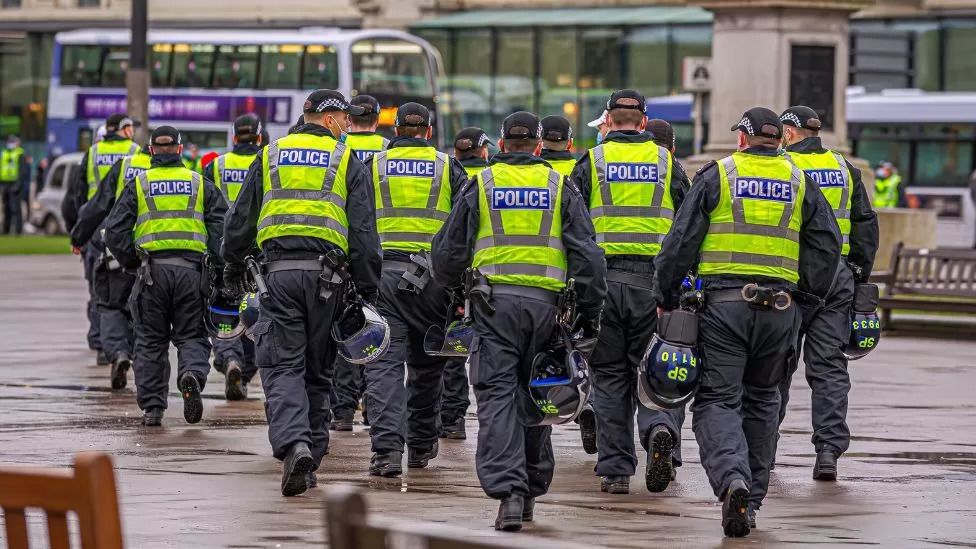Police Scotland to vet staff against national database