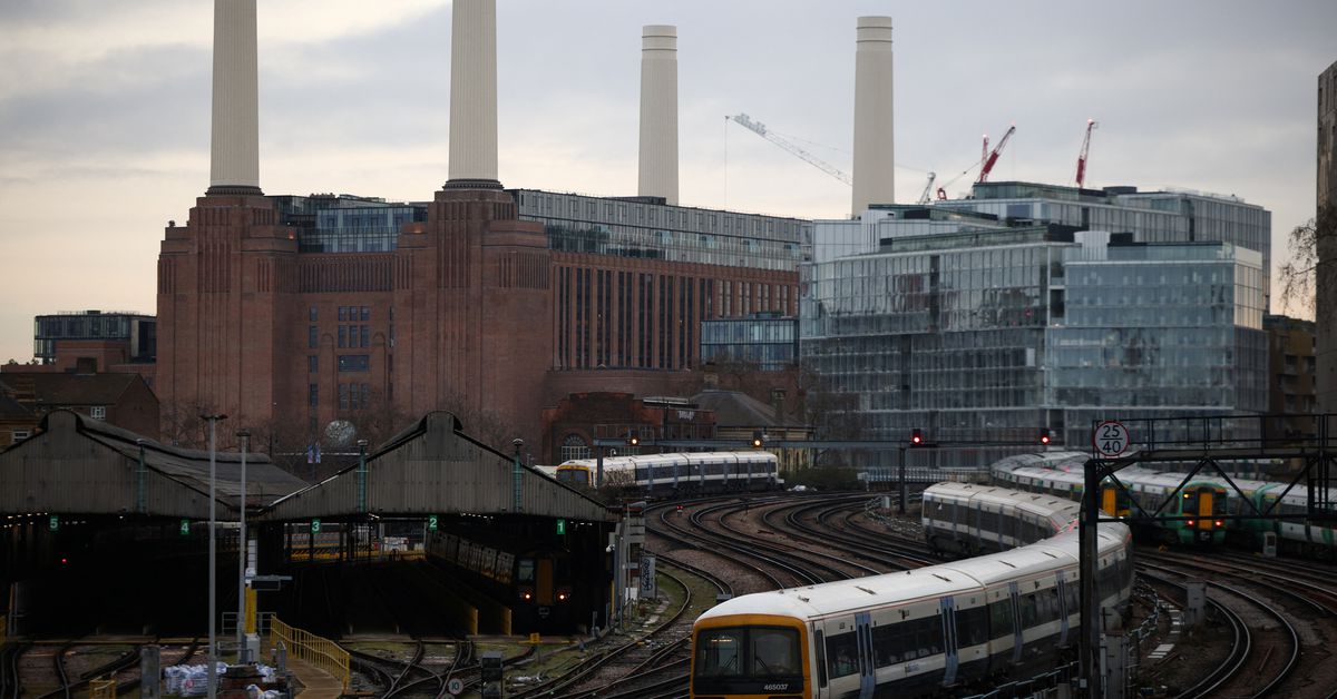 UK Railway Workers Union Rejects New Pay Offers, Strikes to Continue