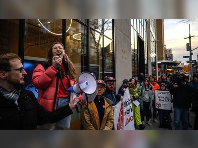 Google workers protesting in California and New York