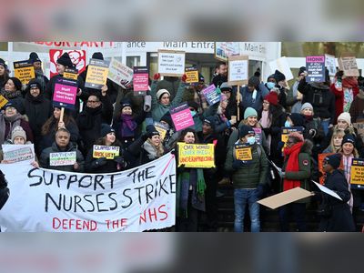 Nurses in England pause strikes to enter pay talks with government