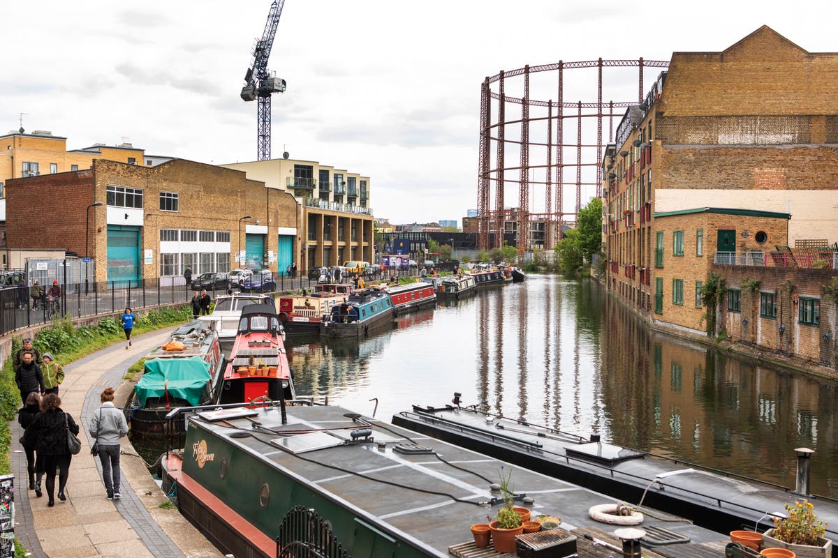 London houseboat mystery: who is leaving random ‘gifts’ for canal dwellers — and why?