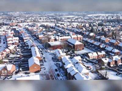 'Disruptive' snow could hit UK as mercury plunges, Met Office warns