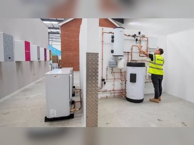 Heat pumps: Lords slam 'failing' green heating scheme