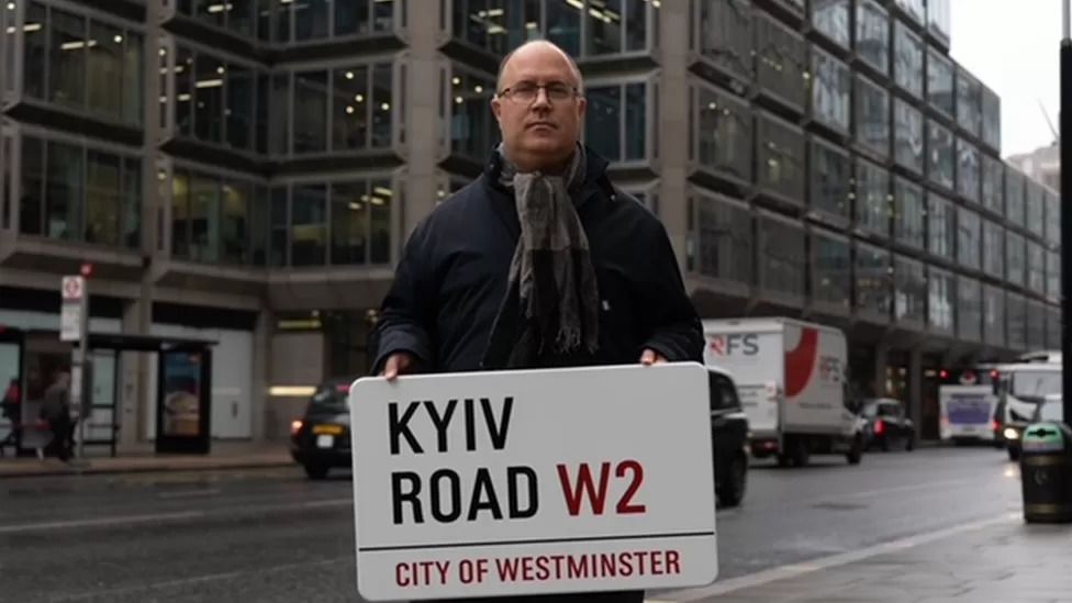 Ukraine war: Road outside Russian Embassy renamed 'Kyiv Road'