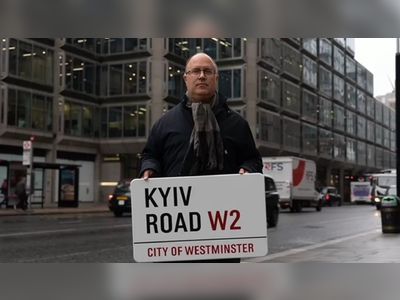 Ukraine war: Road outside Russian Embassy renamed 'Kyiv Road'