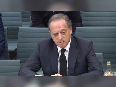 Richard Sharp: Pressure grows on BBC chairman after critical report