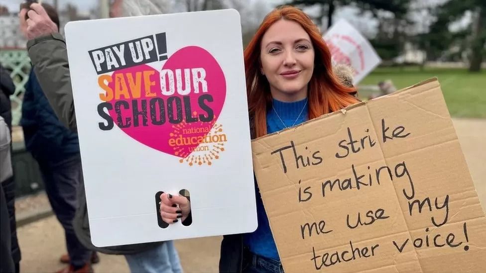 Teachers in England will not back down over pay, says union