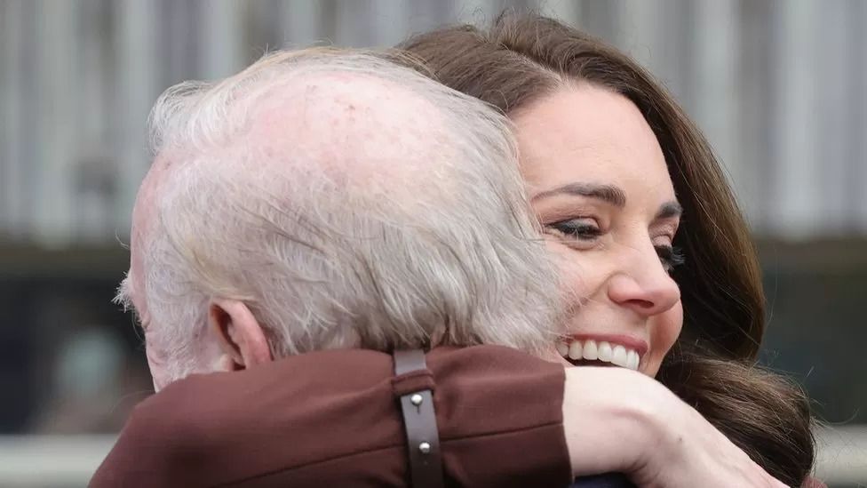 Kate hugs former teacher during Cornwall museum visit