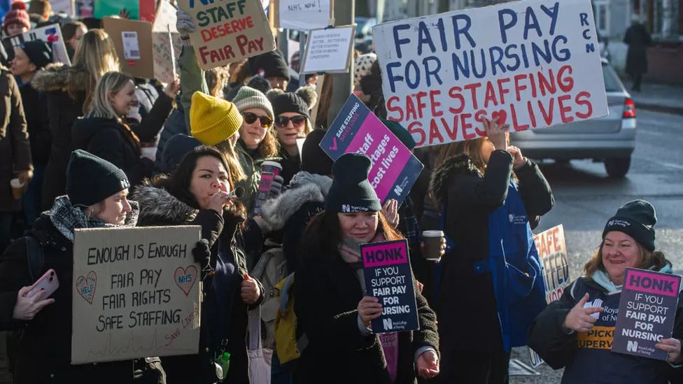 Nurses offer to call off strikes in England if Sunak makes fresh pay offer