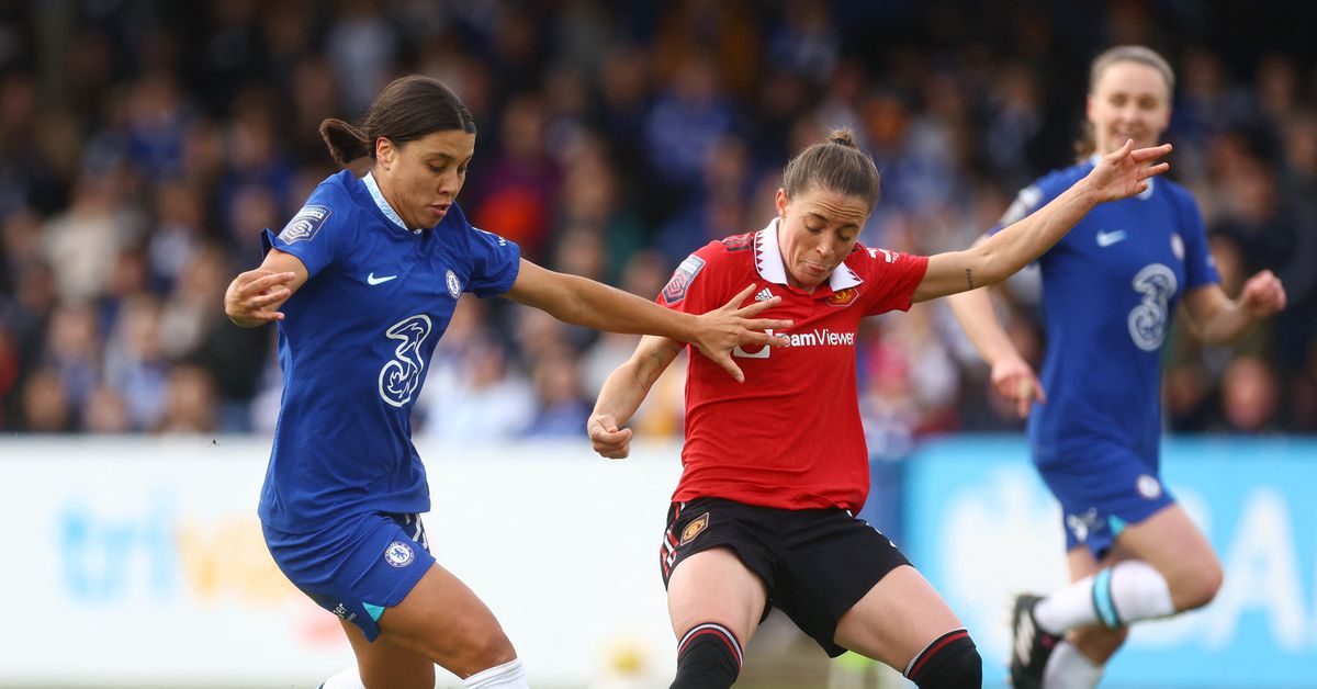 Kerr strike sends Chelsea top of WSL after 1-0 win over Man United