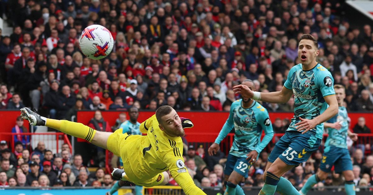 Ten-man Man United held by Southampton after Casemiro sent off