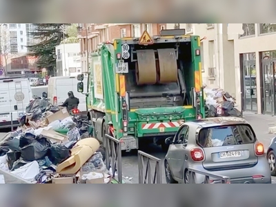 Rubbish to be removed from streets of Paris after collectors strike is suspended