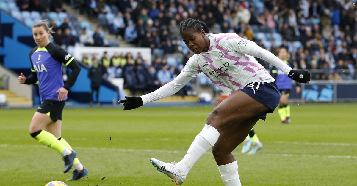 Manchester City beat Spurs but United remain top of WSL after Leicester thrashing