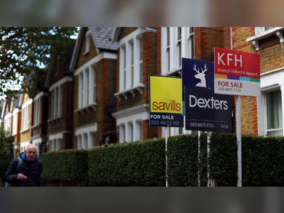 UK house prices suffer biggest annual decline since 2009