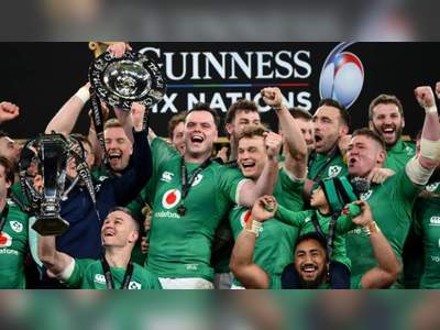 Ireland beat 14-man England to win Grand Slam