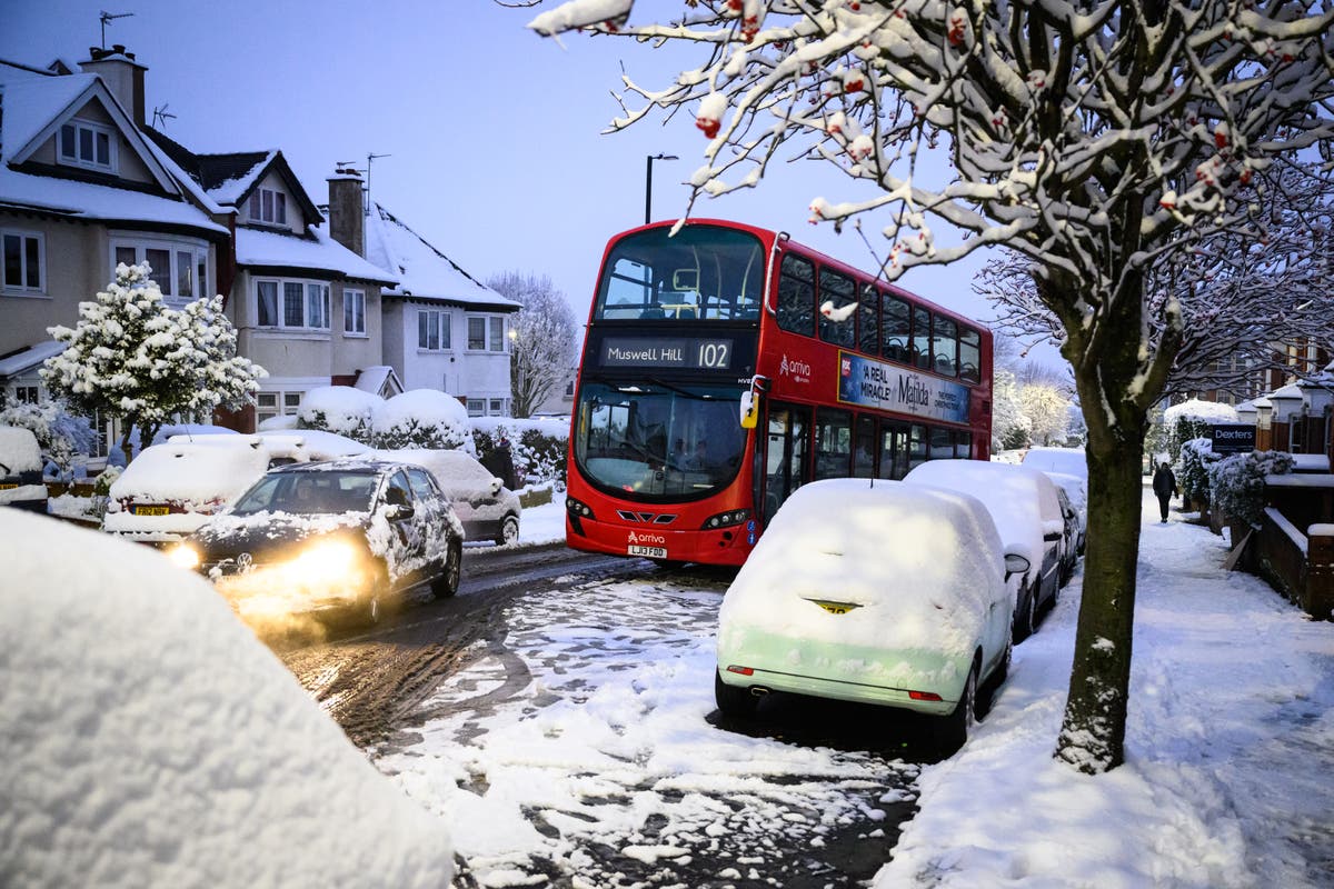 Snow set to hit morning rush-hour as Arctic blast sweeps UK