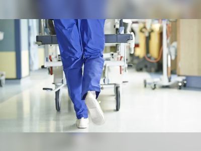 Consultants want up to £262 an hour to cover strike days for junior doctors