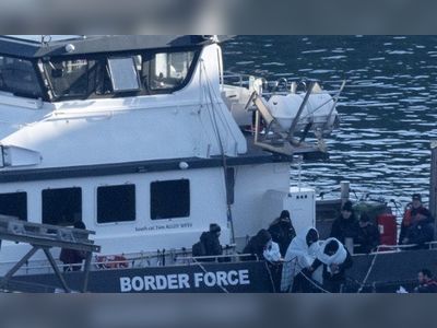 Asylum seekers in UK face being moved into camps and ferries, reports say