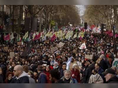 French PM offers to meet opposition, unions amid pension crisis
