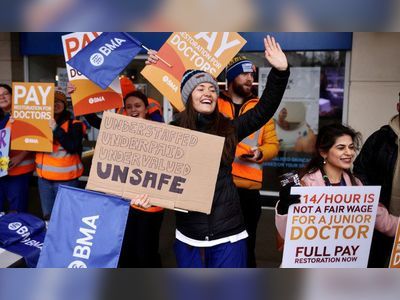 Tens of thousands of doctors in UK kick off 3-day strike
