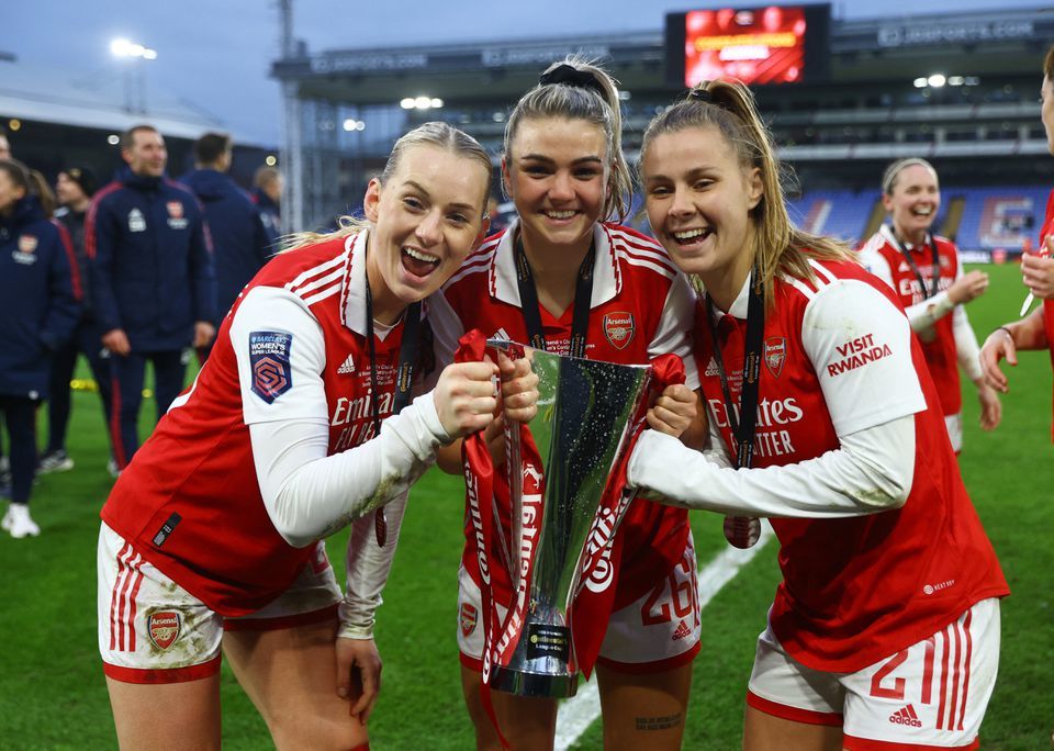 Arsenal beat Chelsea to lift Women's League Cup