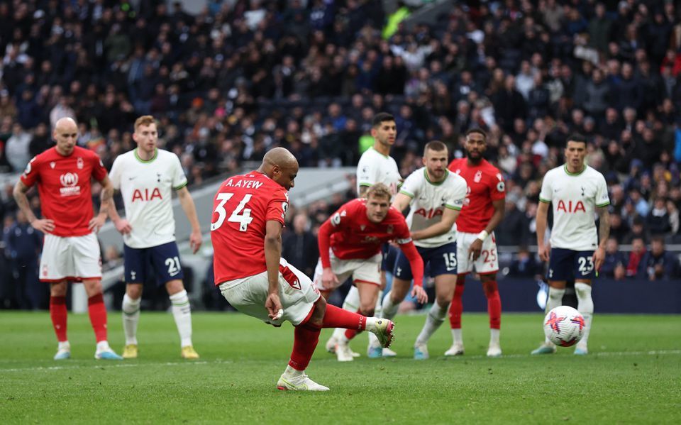Kane double helps Tottenham lift gloom with win over Forest