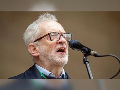 Jeremy Corbyn banned from standing as candidate for Labour party