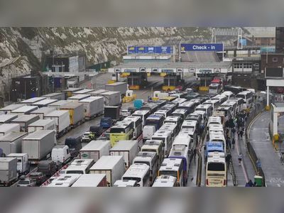 Port of Dover warns passengers of long delays