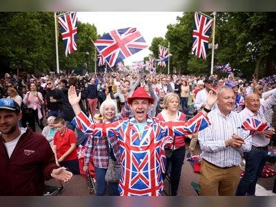 Big screen thrills for coronation partygoers celebrating in the park
