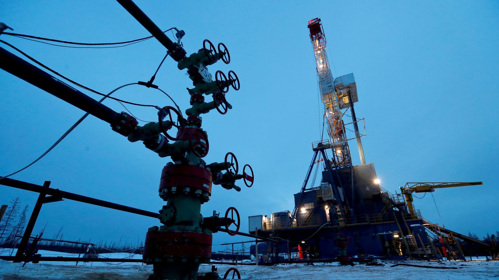 Oil prices rise after major producers vow to cut production