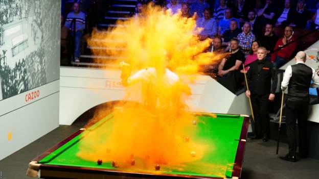 Play stopped by protesters at World Snooker Championship