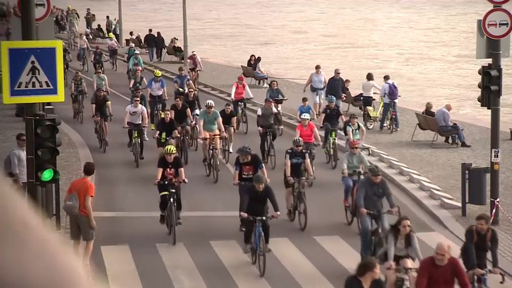 15,000 Budapest cyclists parade in support of a greener city