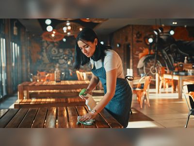 UK services sector continues its recovery, PMI survey says