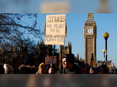 UK unions split over government pay offer for health workers