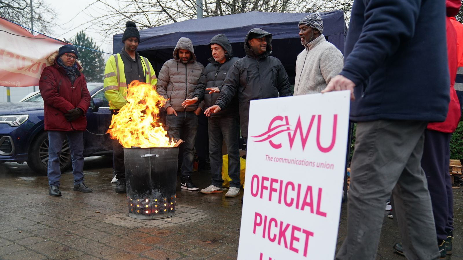 Royal Mail and Communication Workers Union reach agreement on pay and employment terms