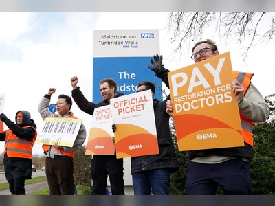NHS leader urges Acas intervention to avert ‘catastrophic’ junior doctor strikes