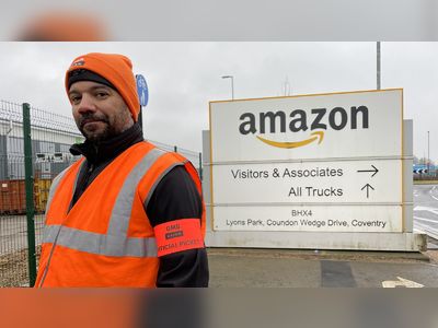 Amazon UK could be forced to recognise union for first time, GMB says