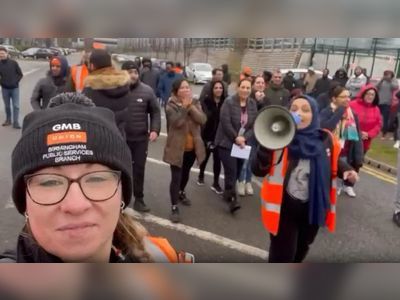 Amazon strike: Hundreds of workers in Coventry walk out in pay dispute